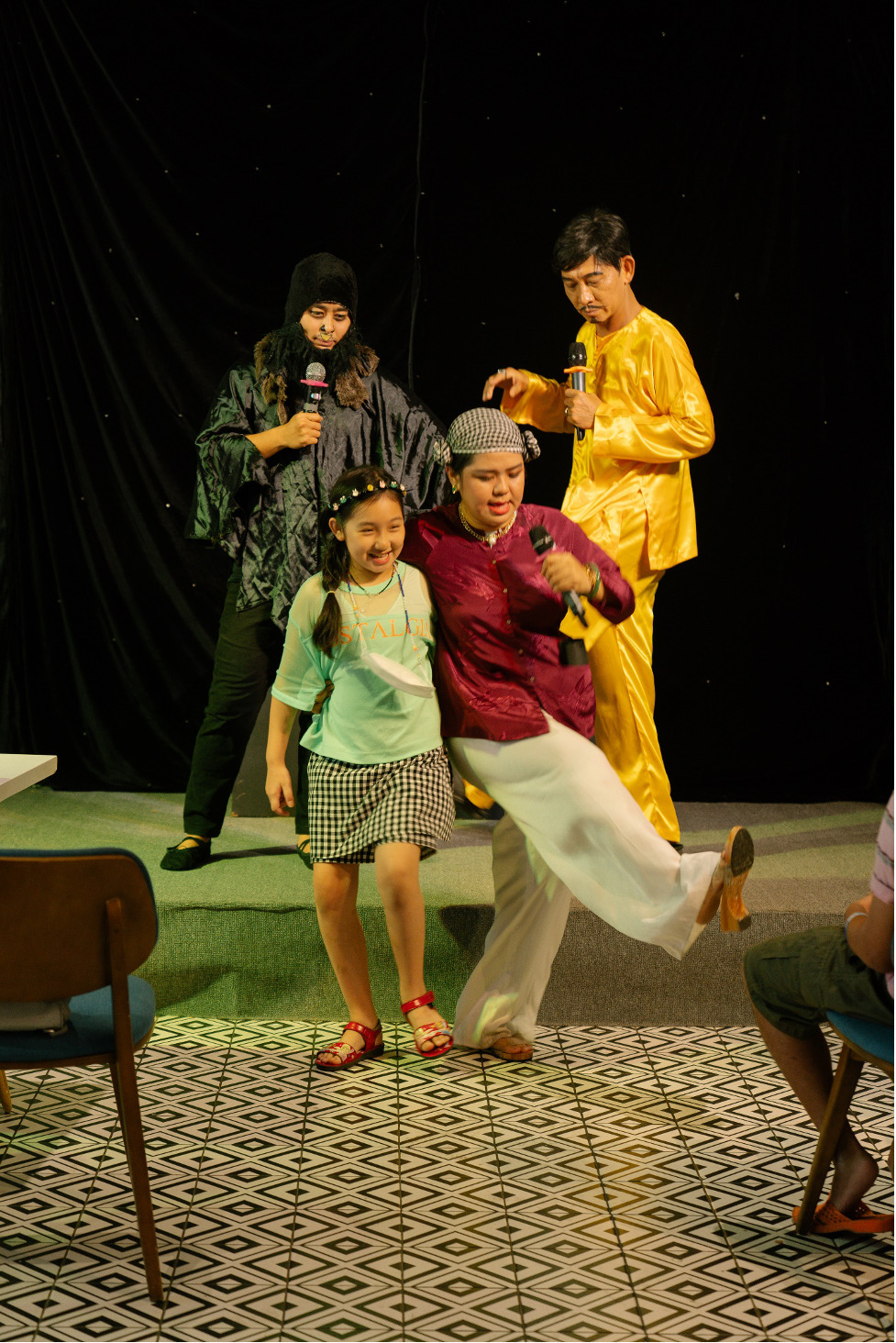 an khe tra vang ngoai truyen 4