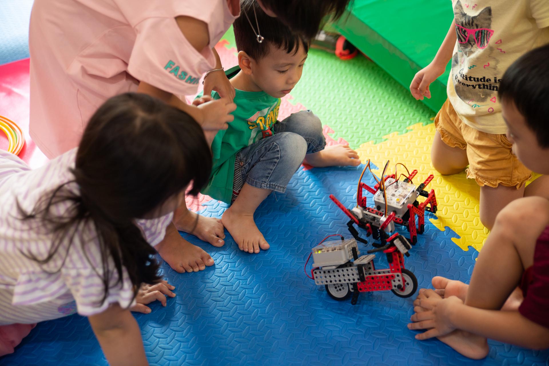 trai nghiem robot 01