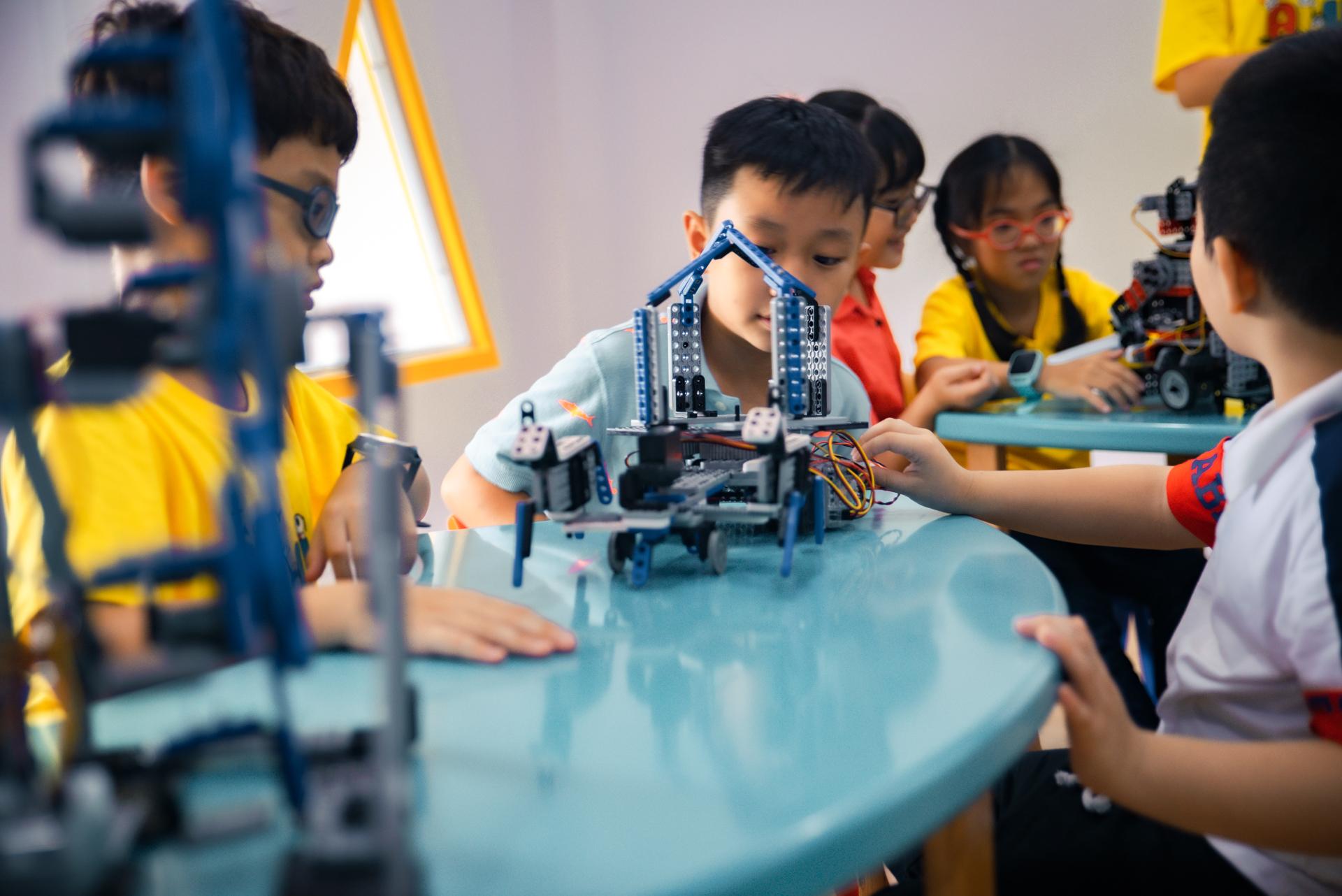 trai nghiem robot 01