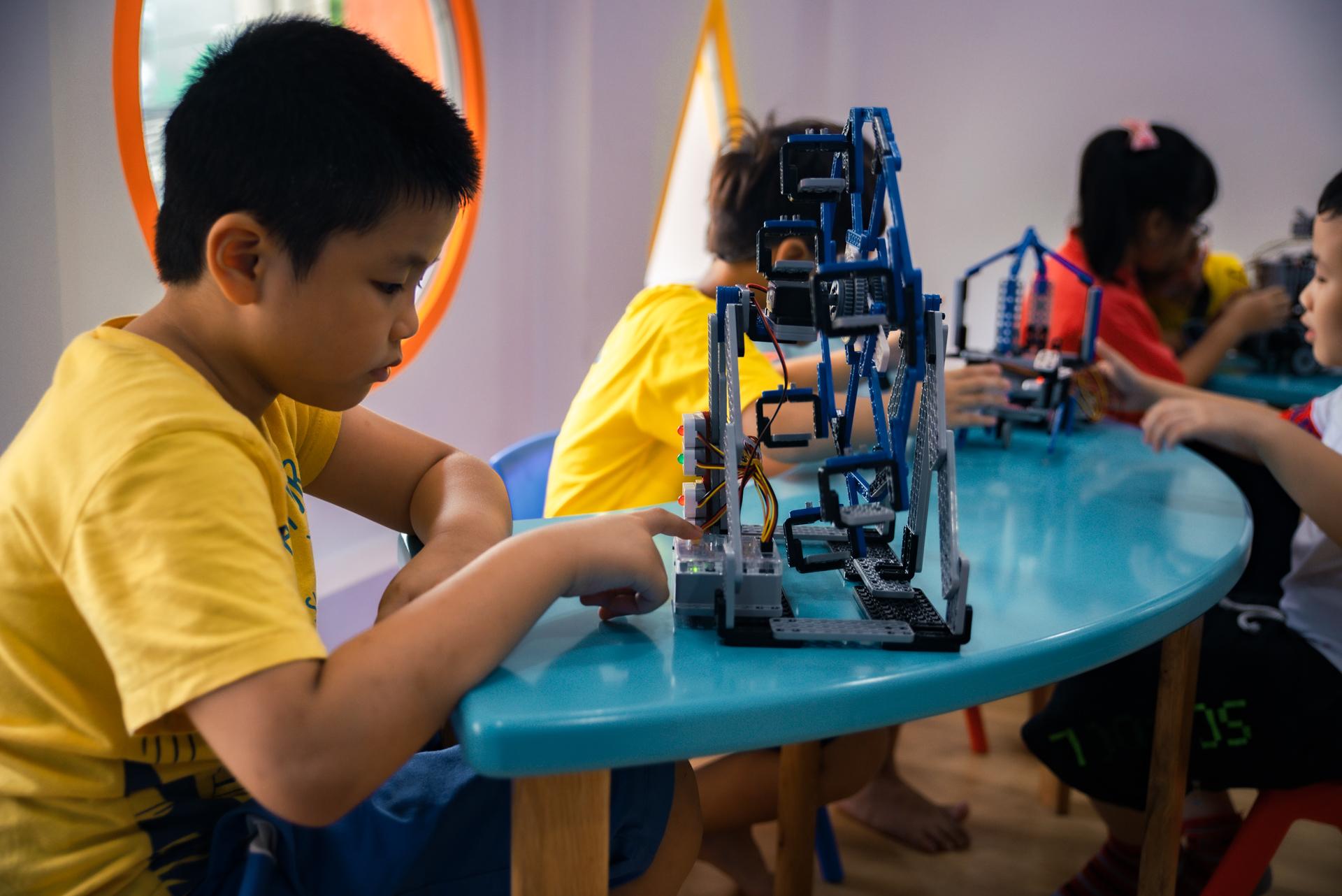 trai nghiem robot 01