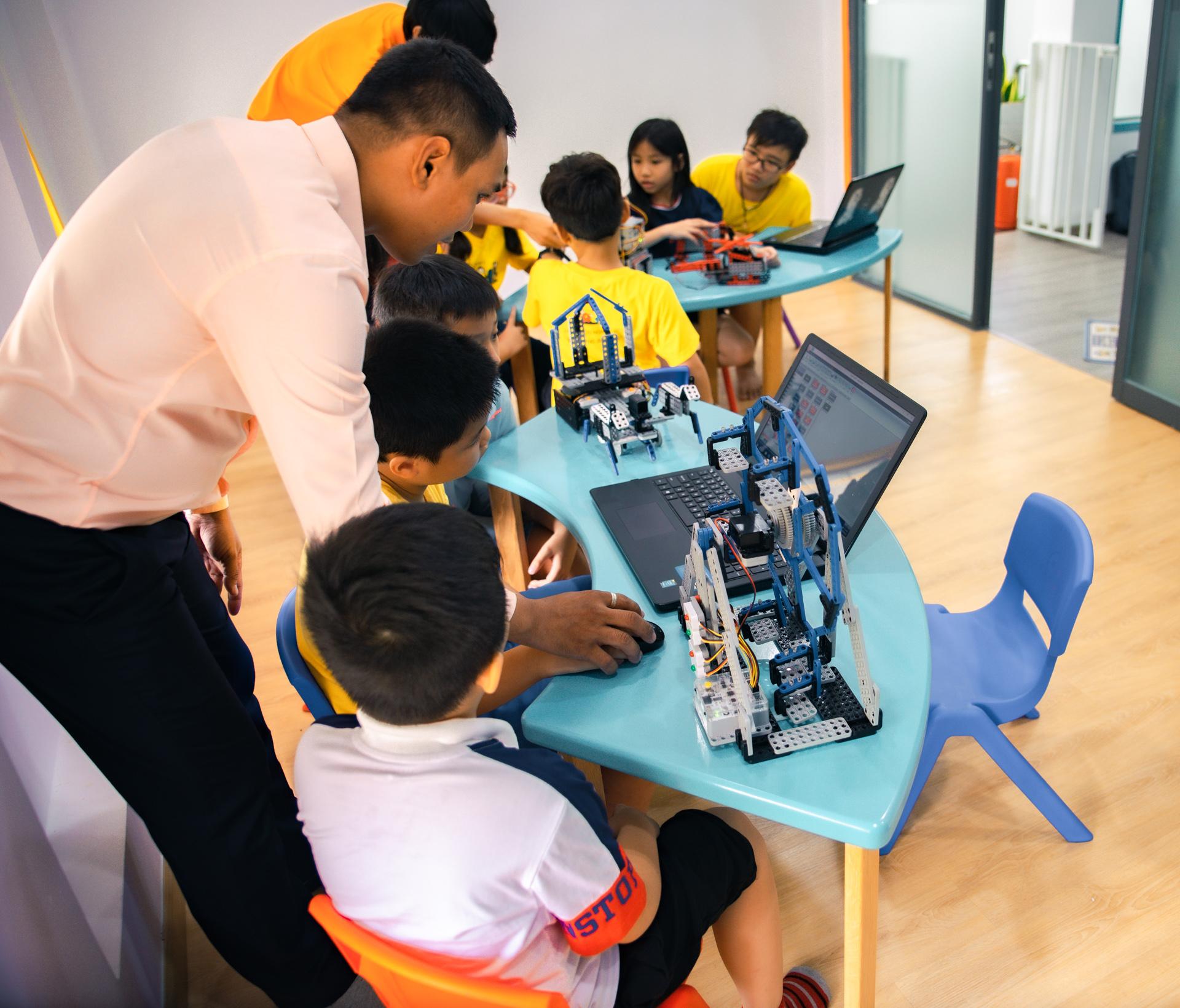 trai nghiem robot 01